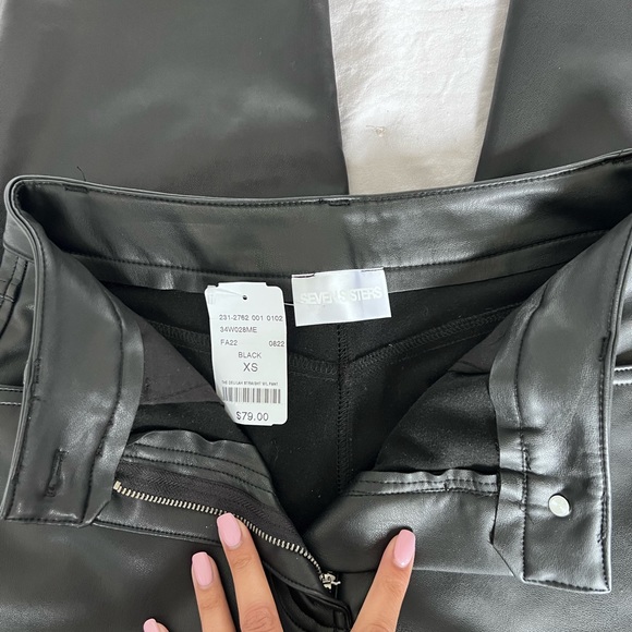 Mendocino faux leather slim/straight pants. - Picture 3 of 3